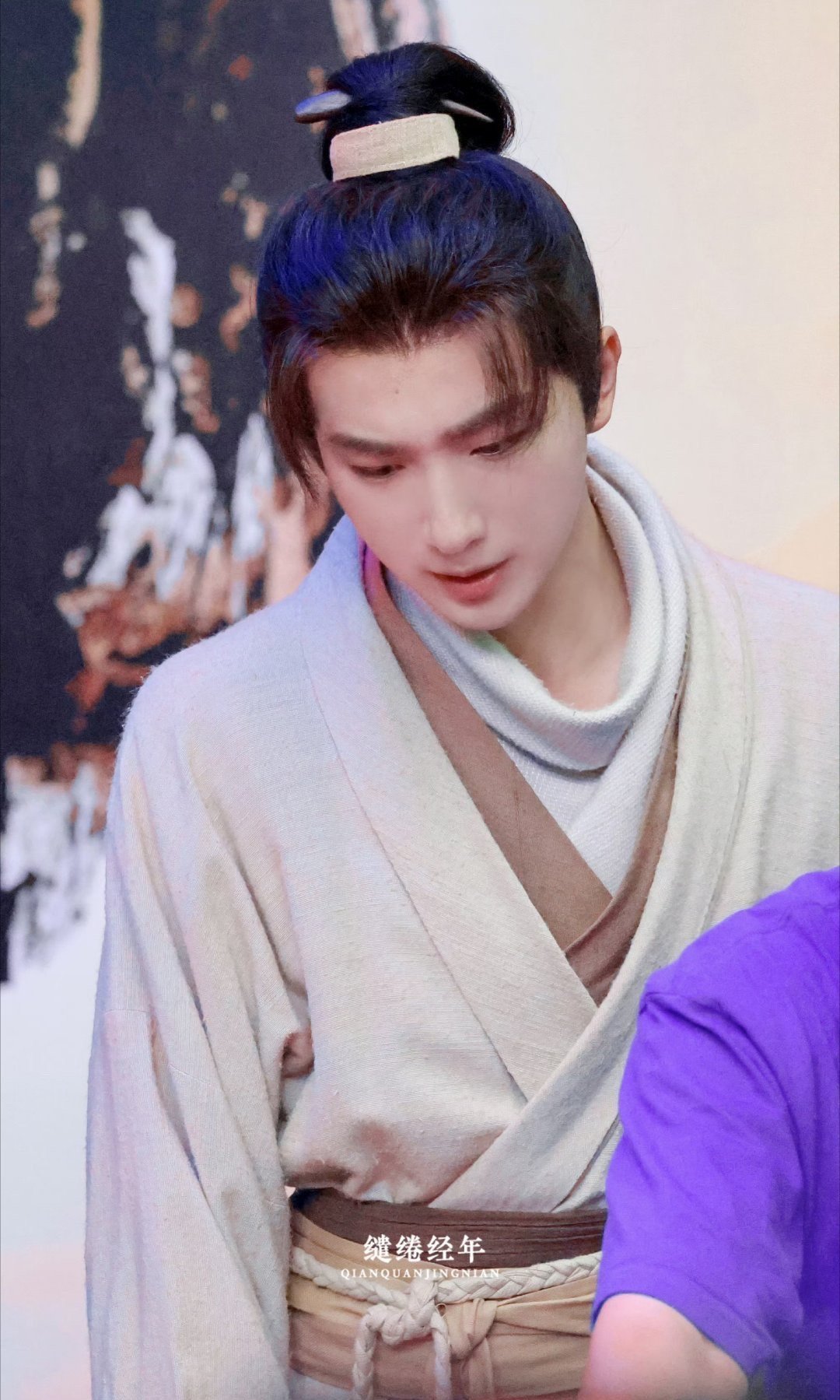 #李宏毅新剧医师造型# 看这套造型就知道有多么的突出，就连衣服的材质都是很符合人