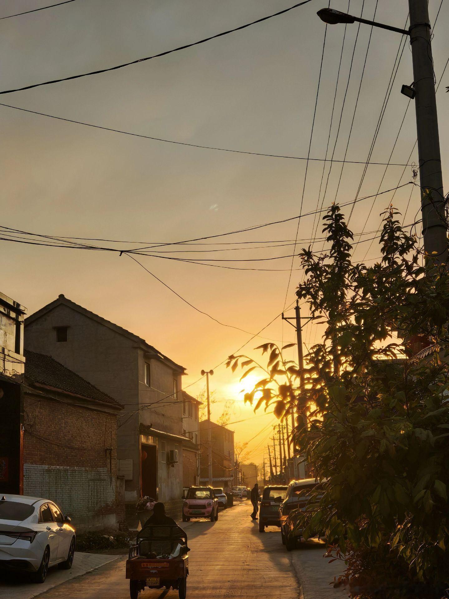 不纠结过往，不忧虑未来，用心过好每一个当下。早安，每一个你！早安心语早安早安