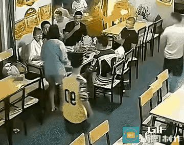莫冲动，冲动是魔鬼，打赢了进局子，打输了进医院，动手那一刻，都输了，没有赢家。