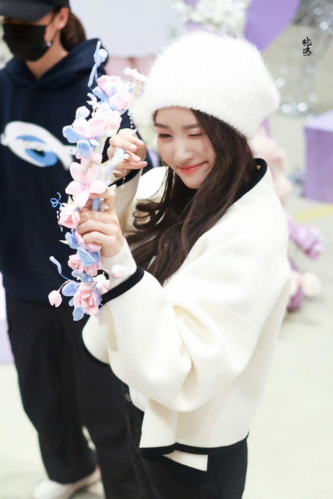 卢昱晓折月亮杀青路透林一卢昱晓折月亮杀青路透 林一卢昱晓《折月亮》杀青快乐！社恐