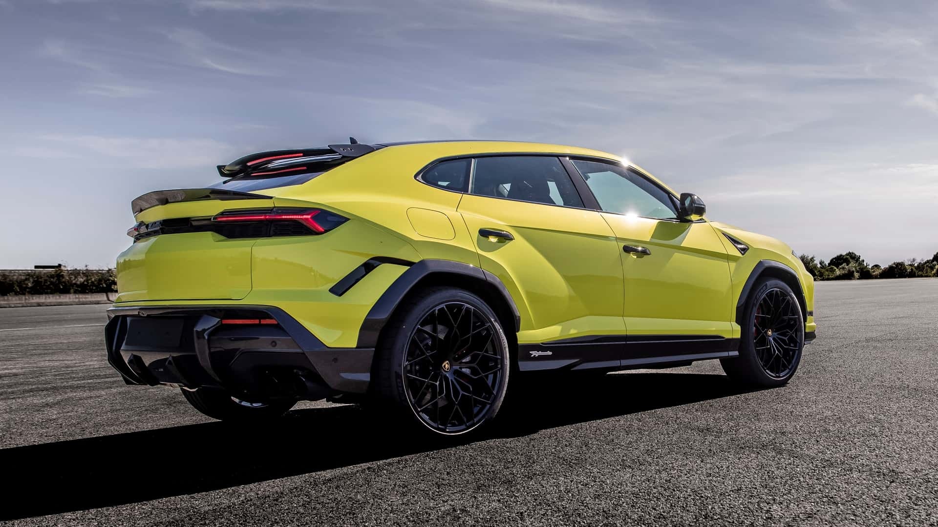 兰博基尼Urus SE Performante，围绕着动力轻量化上的升级显而易见