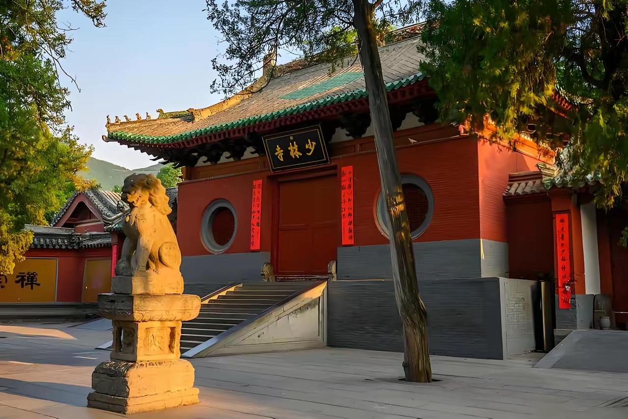 少林寺的新住持从白马寺过来 ，这说明两个事，一个是白马寺住持，说明此事已达最高层