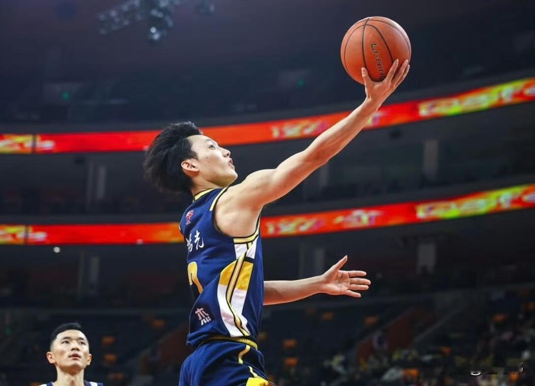 有担当！奶茶哥萨姆纳谈徐杰：

“他配得上所有褒奖。”

“总是在最危急时刻挺身