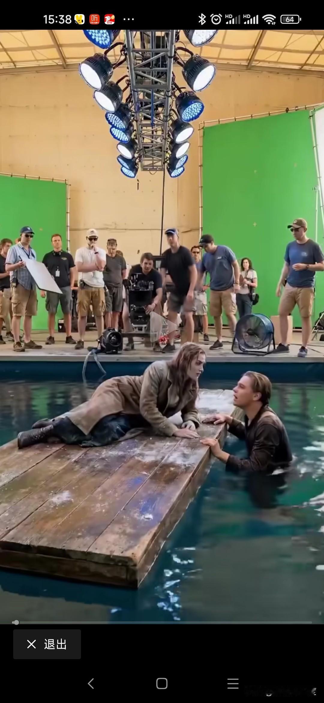 一对狗男女成了经典爱情片
《泰坦尼克》经典爱情片成为多少痴情男女向往的爱情故事。