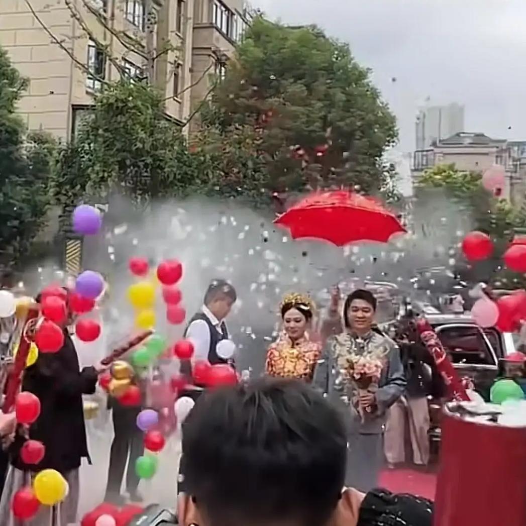 河南驻马店，女孩王某从小爹是智力残疾，姑姑一手把她拉扯大。

2024年底，王某