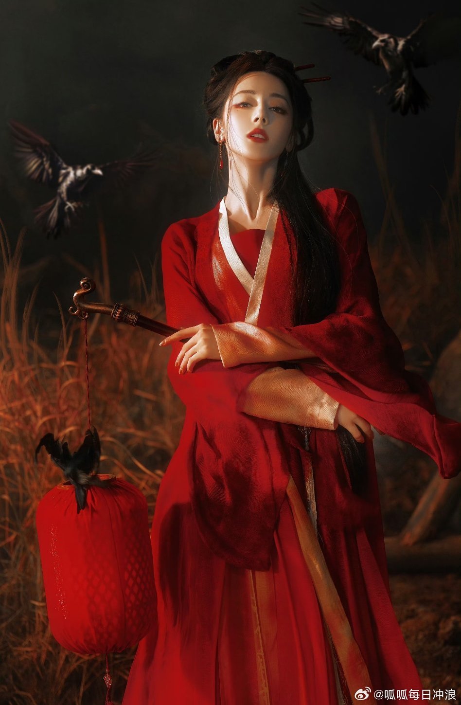 🍉两大顶流续约情况：王一博跟乐华续约；迪丽热巴嘉行到期不续。 