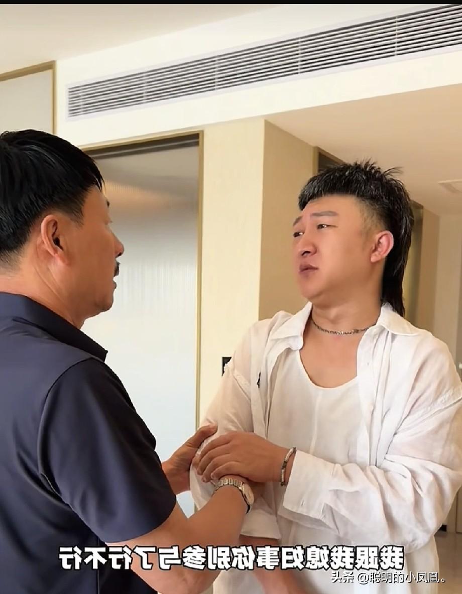 小故事！
    这几天 二子太痛苦了。在女儿的生日宴上，小喵 就没给二子他一点