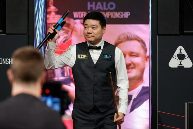 4-6！斯诺克再爆冷门：世界冠军首轮出局，丁俊晖赵心童齐头并进
北京时间11月2