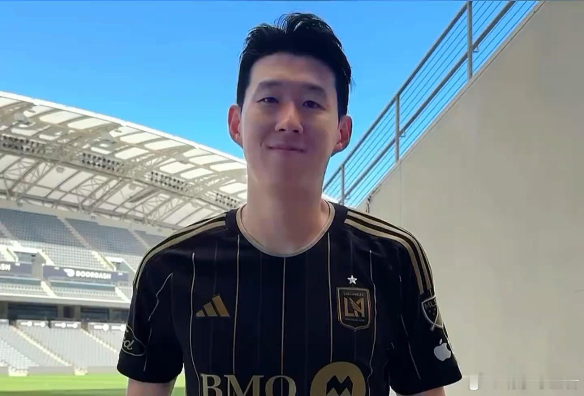 在今天结束的美职联首轮比赛中，洛杉矶FC主场3-0完胜迈阿密国际。赛后球队主帅多