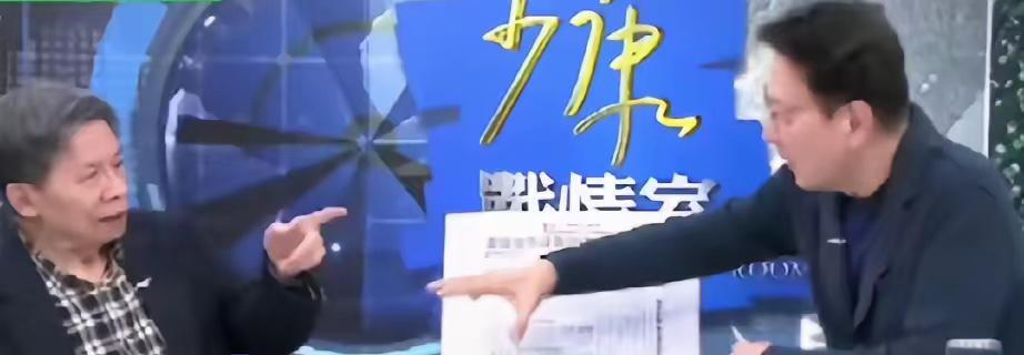 月20日，台湾名嘴沈富雄在“少康战情室”怒怼赵少康说：作为媒体人，我们应该把观众