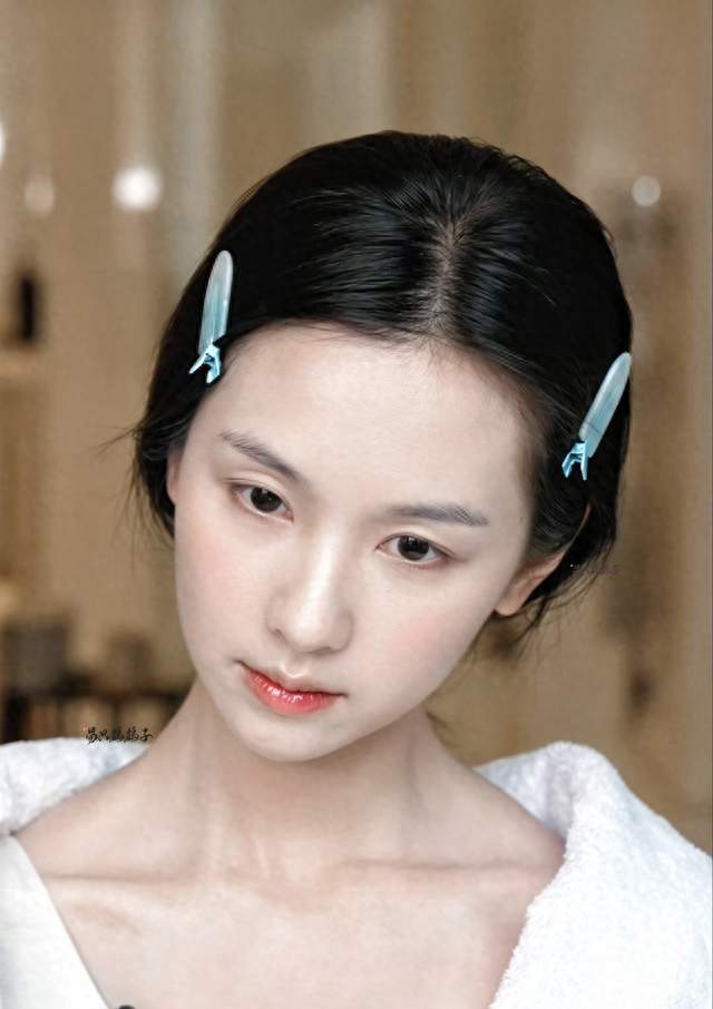 被嘲“木头美人”八年，从不急着辩解，陈都灵清醒藏在细枝末节里