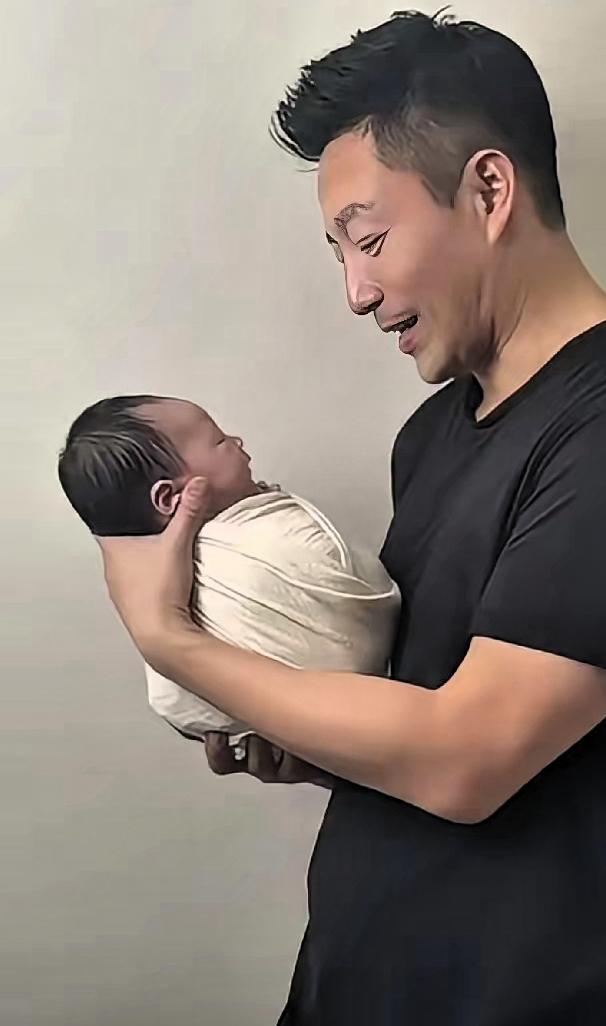 现代父母取名，不再只看传统，他们想得更多，名字里有期待，也有新想法。
以前的家庭