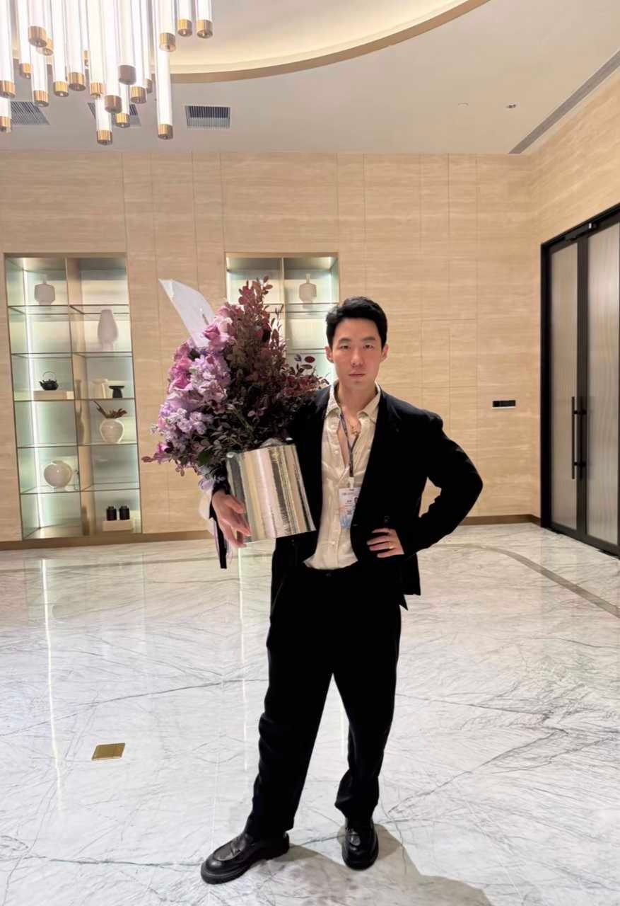 虽然但是，大雷哥！！！这张给你拍成一米五了！！！！！你还发！！！！（审美质疑导致