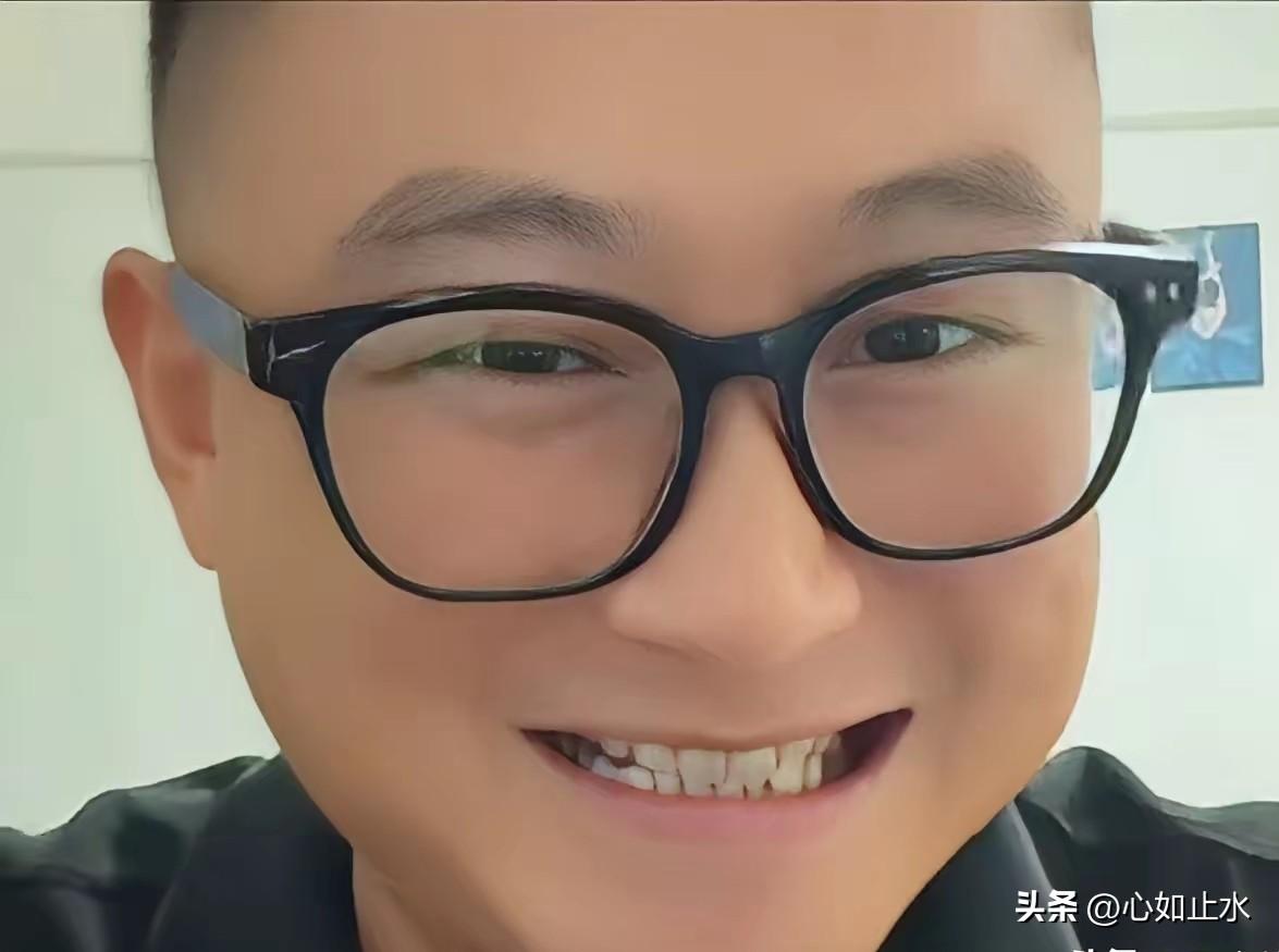 之前性格很好的阿彪是怎么变成这样的呢？

刷到阿彪直播的时候差点没认出他来。
