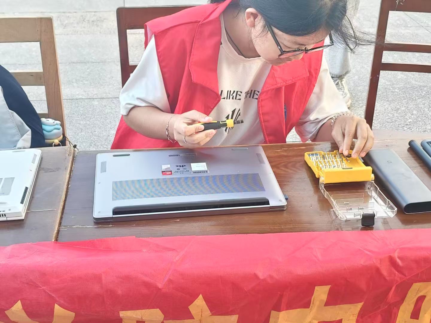 秦岭笑谈  青春智诊进社区 推普服务暖民心大学生社会实践暑假社会实践三下乡社会实