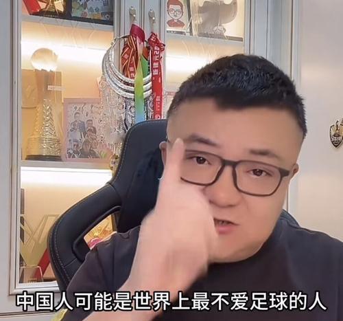 董路感叹自己把圈子全得罪了。孙继海、王晓龙、黄健翔、潘伟力等名家与董路皆产生了矛