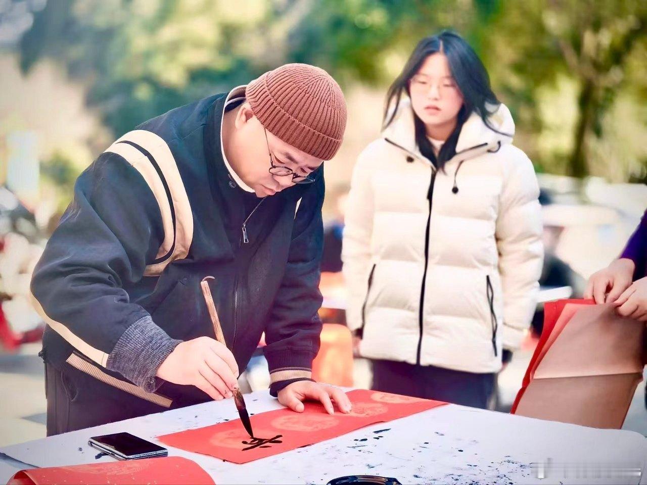 宁波宁海六年公益美育让艺术扎根乡土寻美浙江寻美中国近日，宁海桥头胡黄墩艺社第六期