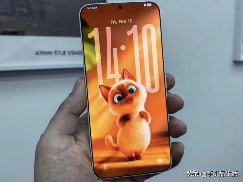 近日，传音在MWC2026展会上亮相的Tecno Slim 2概念机，视觉无边框