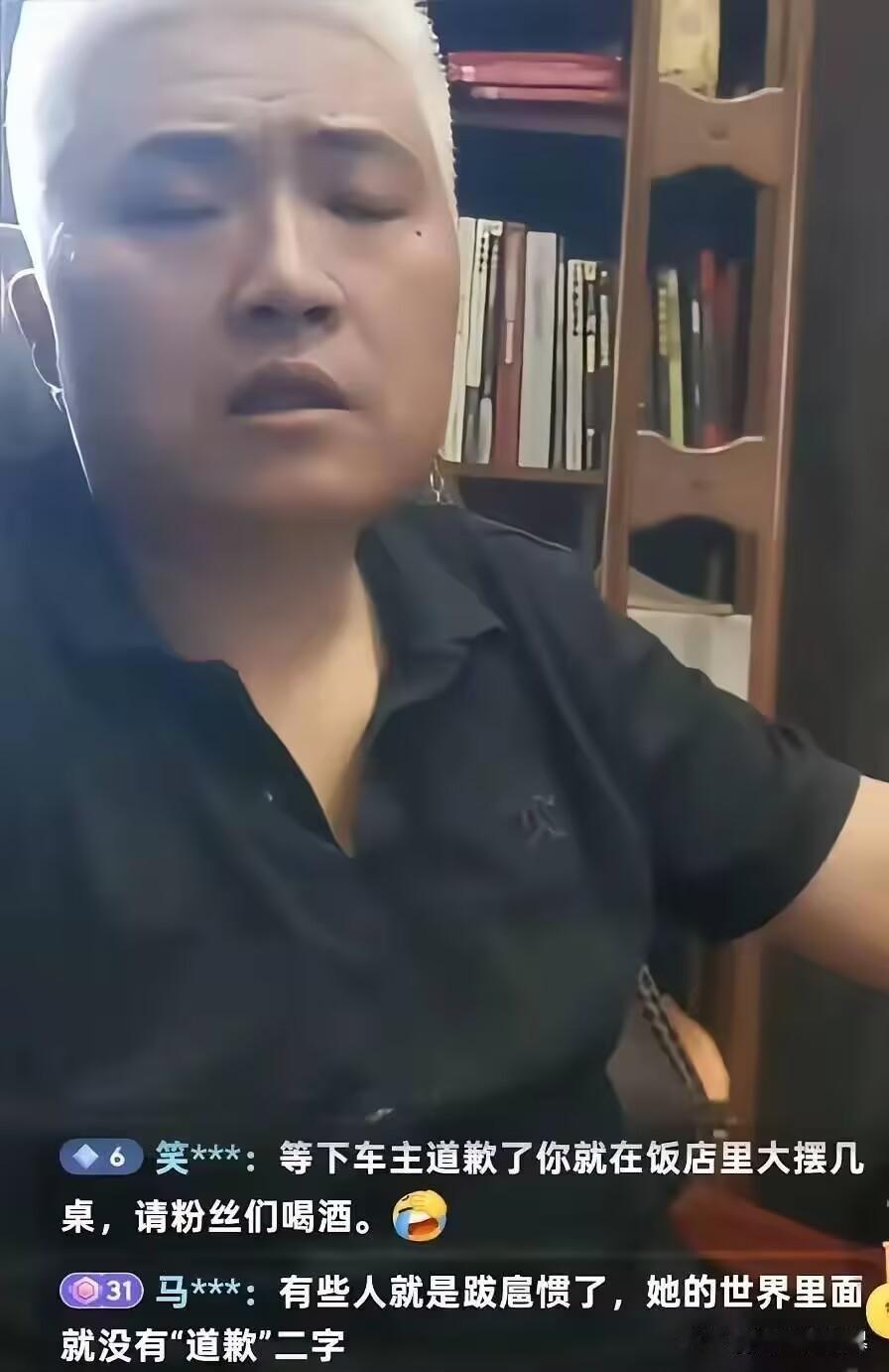长沙闵先生车位被占8天，终于在街道、司法所和女车主单位十几人调解下拆了U型钢管，