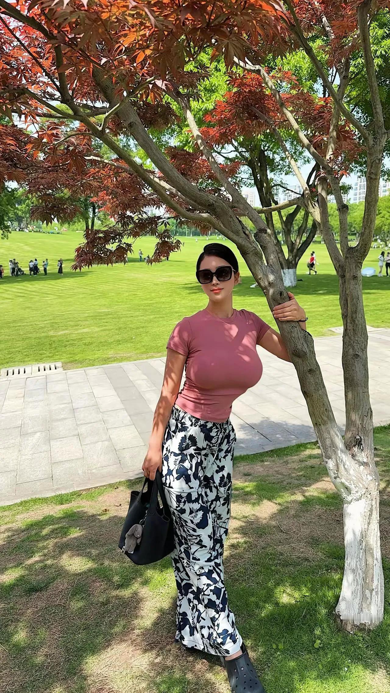 美女 | 少妇的松弛感极品少妇 
周末的放空时间