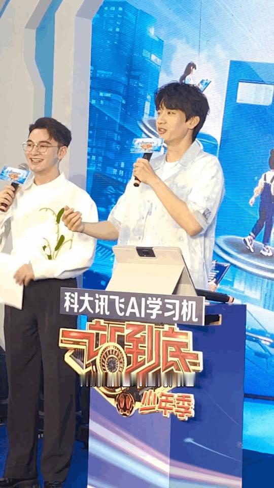 谁能想到庞博在一站到底少年季这么有梗！回忆自己“无网学习”的日子，再看现在年轻人