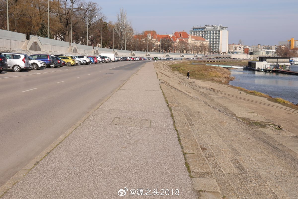 据《南匈牙利报》，匈牙利蒂萨政府决定对塞格德蒂萨港进行重大开发：拟改扩建现有码头
