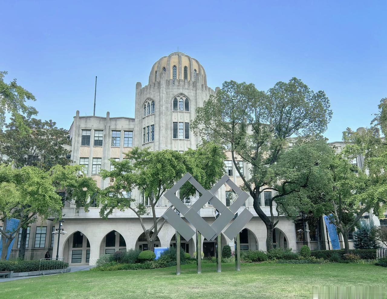 走遍上海之虹口
雷士德工学院旧址。
雷士德工学院：一所仅存10年的传奇名校。杰出