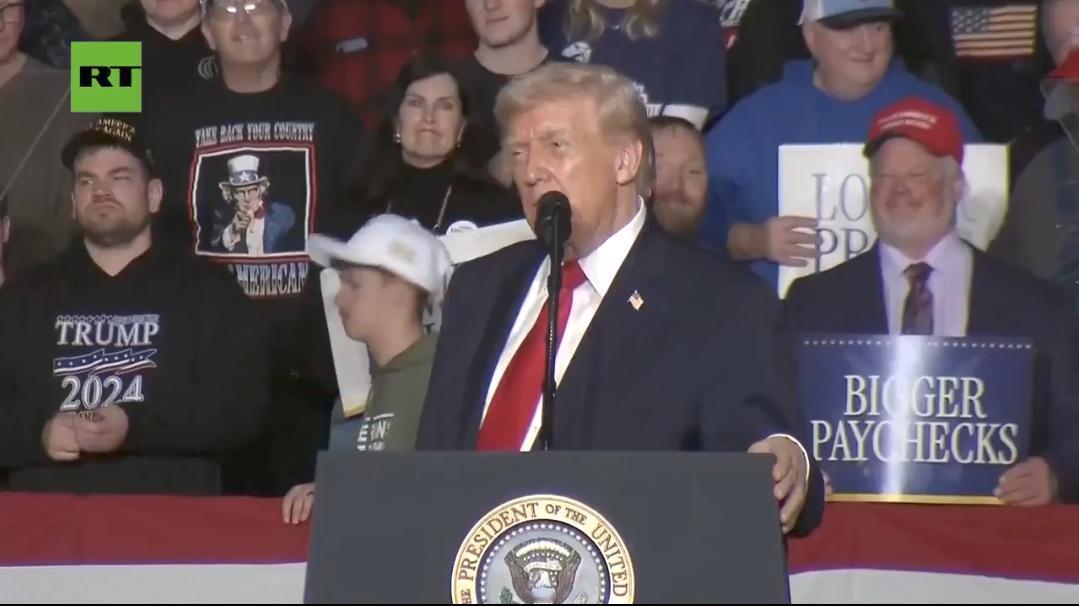 新闻快讯——特朗普：“眼下又有一支庞大舰队正驶向伊朗，我们拭目以待。
消息来源R