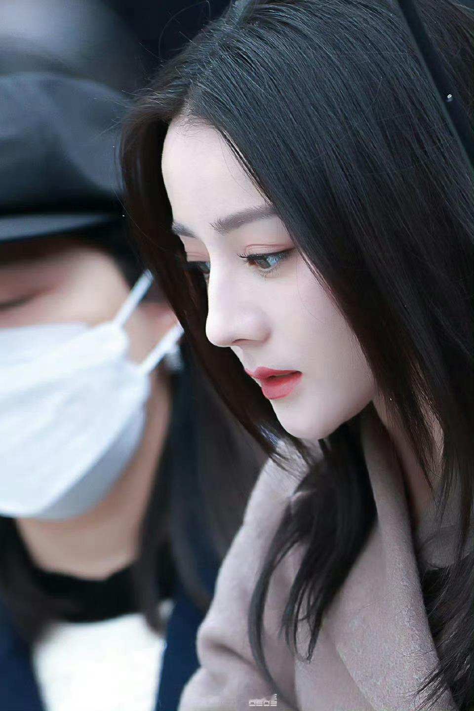 迪丽热巴VOGUE拍好了新的一天又是期待美美大片的一天