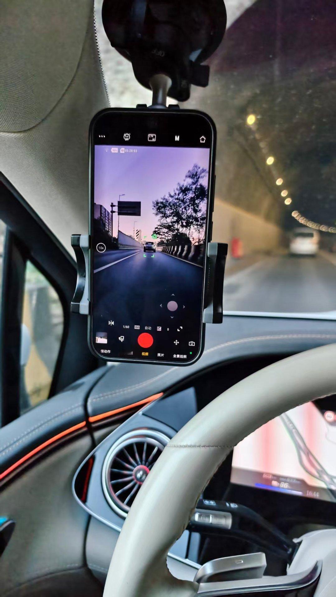 今天给老板打了一天工，又是当摄影，又是当司机，又是当制片，这样的日子，哎，还得过