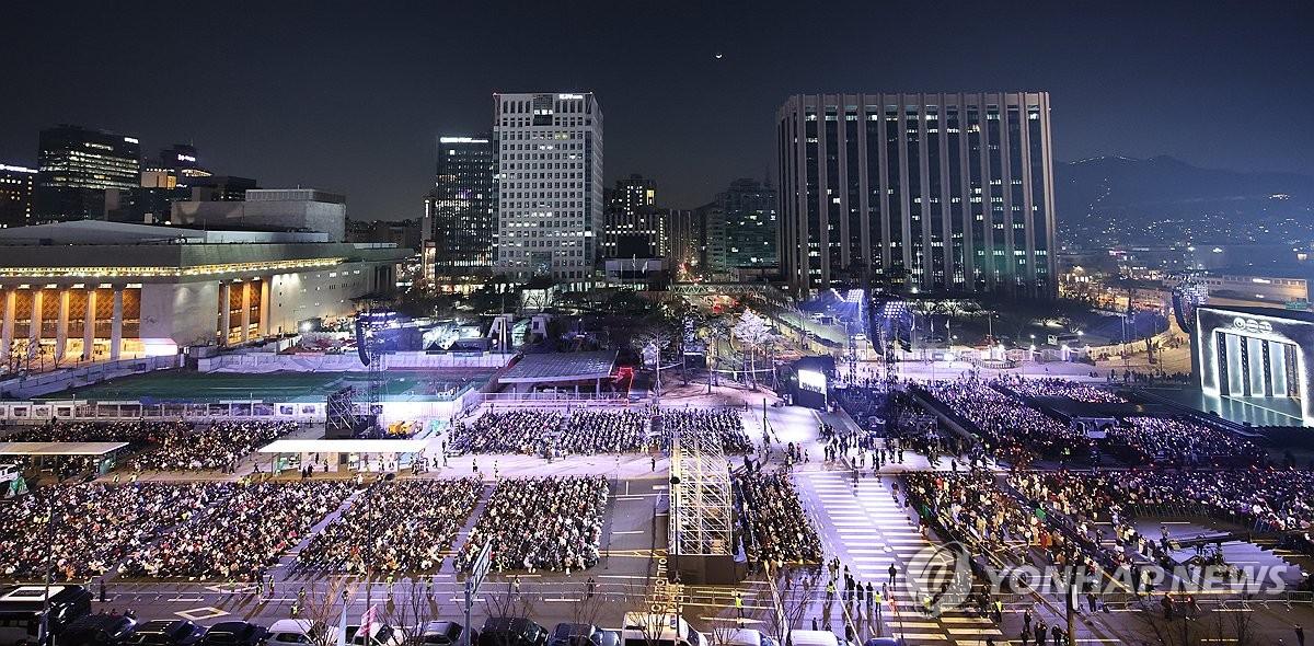 3月21日韩国男团防弹少年团（BTS）21日以完整阵容在首尔光化门广场举办演唱会