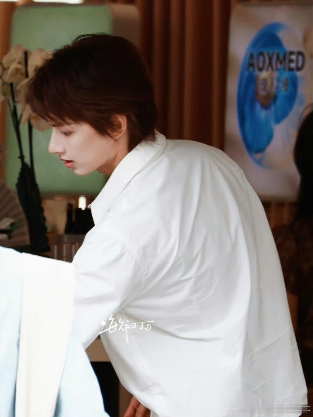 文俊辉 巴黎合伙人就像参考书 太会总结！节目里尚雯婕、李佳琦心系国货，愿传递出海