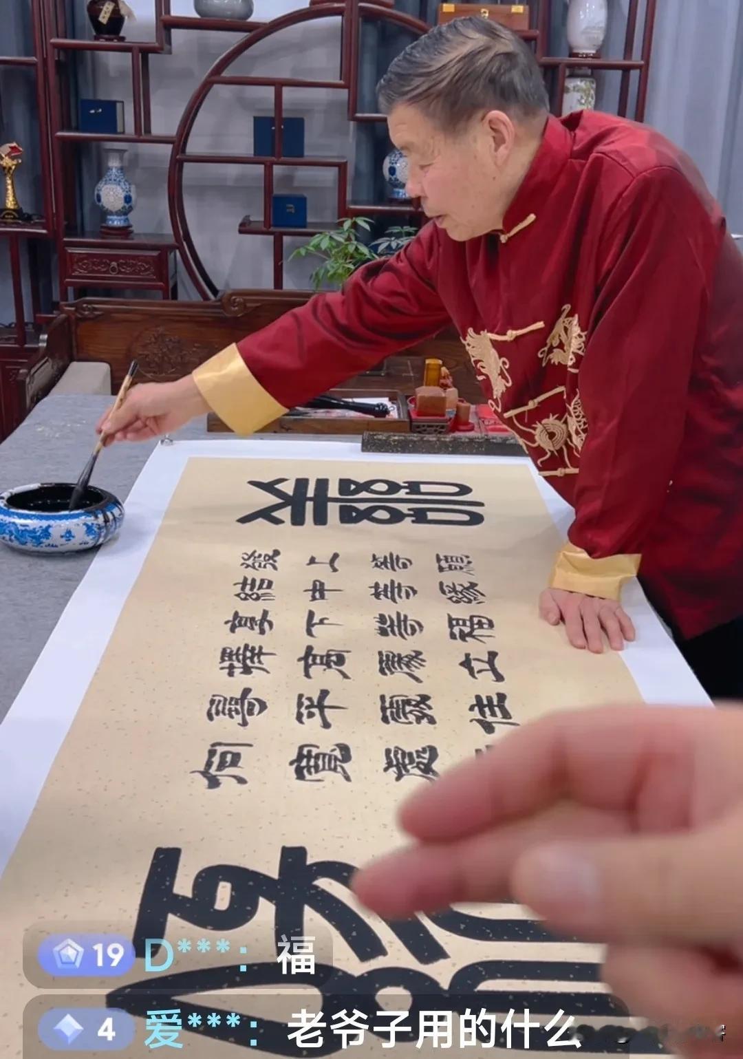 七律|诗缘
沈醉诗林六月中，绿肥红瘦草青葱，
快哉一阕唐余韵，两袖超然晋代风，