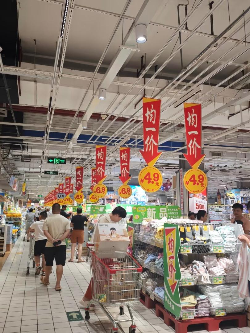 大润发均一价，夯爆了


超多好物只要1块钱，饮料、零食、生活用品全都包含在内，