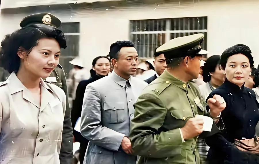 黄美之出身书香门第，本应拥有美好的人生。她毕业于金陵女子大学，英文好、气质出众。