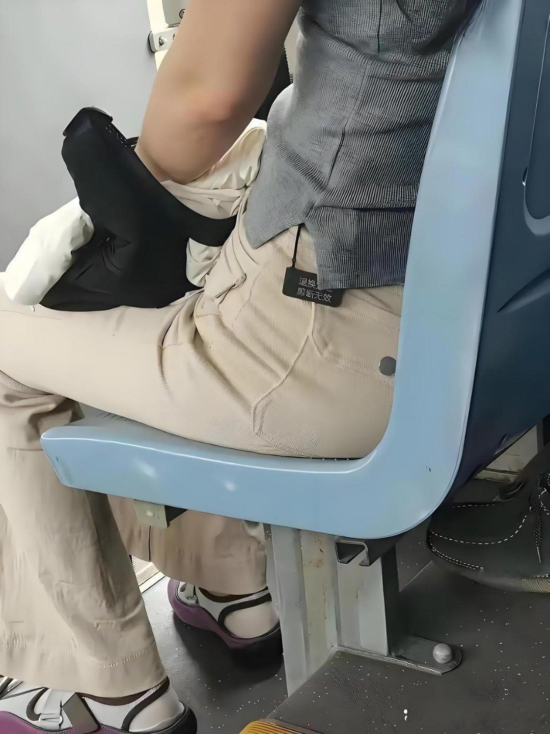 这么明目张胆，也不怕被揭穿 ​​​