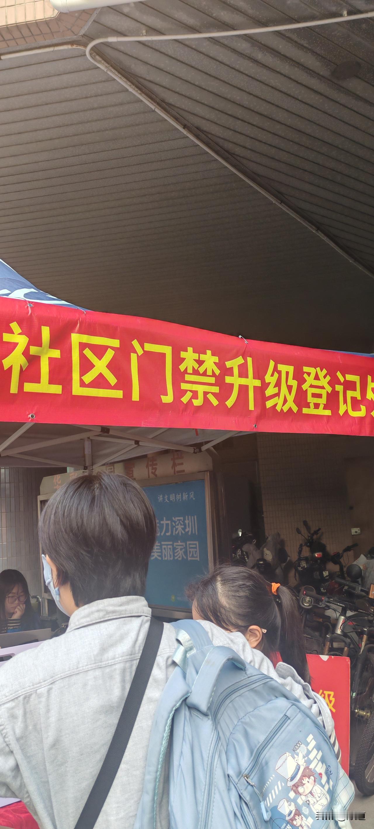 哈哈！这也太顺了，昨天可买可不买的就下单了一条打底裤，由于广东发货，今天就到了。