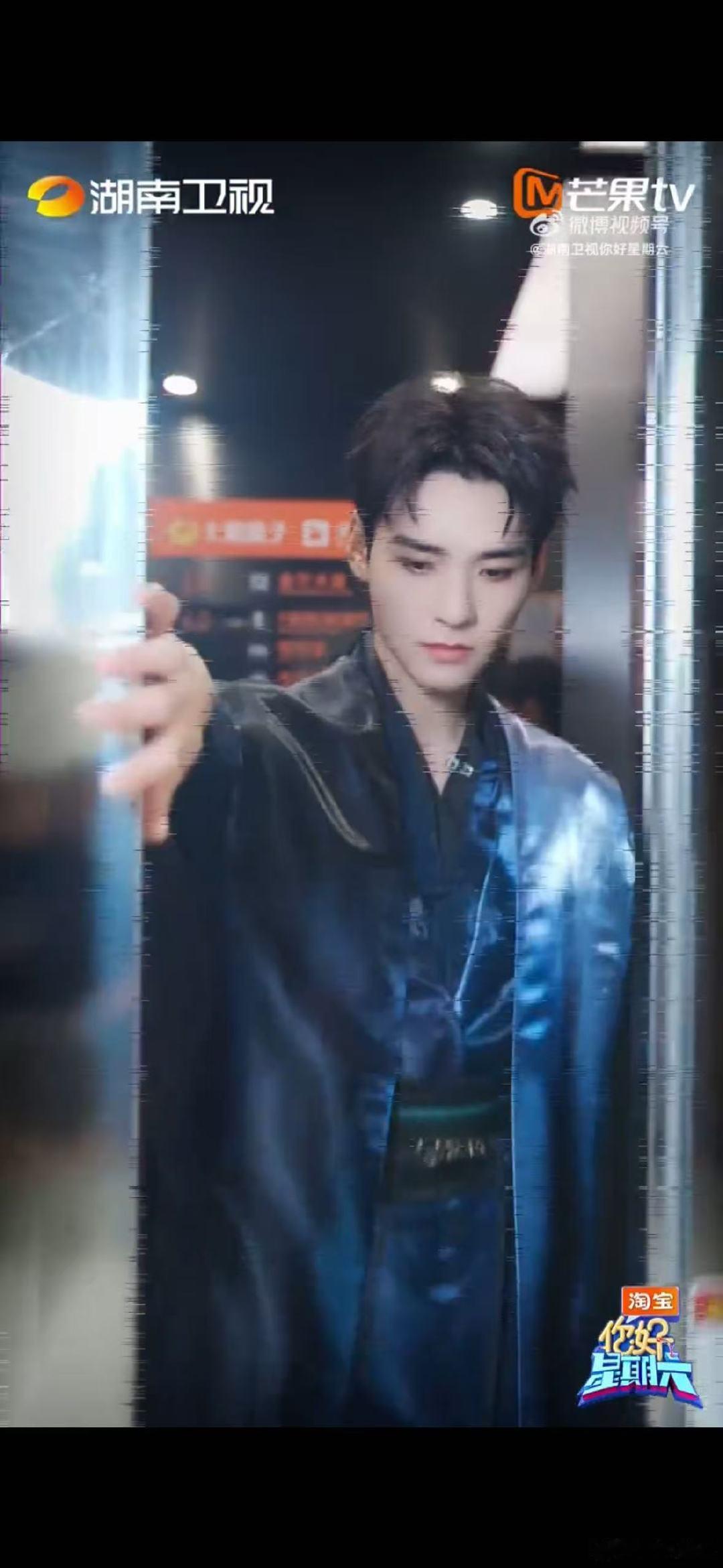 龚俊彭小冉乔振宇章时安hi6电梯大片你好星期六 龚俊轻触电梯，召唤彭小苒乔振宇章