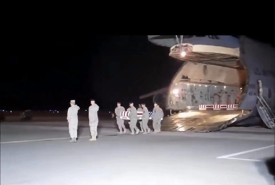 一觉醒来
美军开始运尸了
看来情况不妙了
特朗普要的没有如期而至