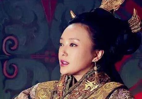 前197年，一天散朝后，当周昌走到金銮殿后的东厢厕房门口时，一直躲在里面偷听的吕