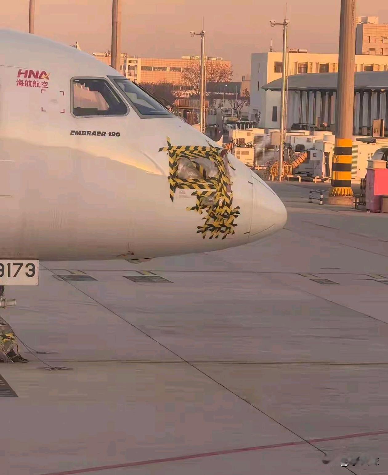 这是什么胶布？还能给飞机打补丁