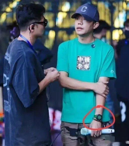 谁给曾毅想的公关一句话得罪两个品牌，且其中一个还是顶尖奢侈品牌，还让网友们觉得被