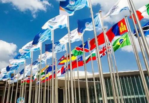 亚洲正在犯下滔天大错！新加坡外交家马凯硕直言，亚洲国家眼睁睁看着中国被西方打压却