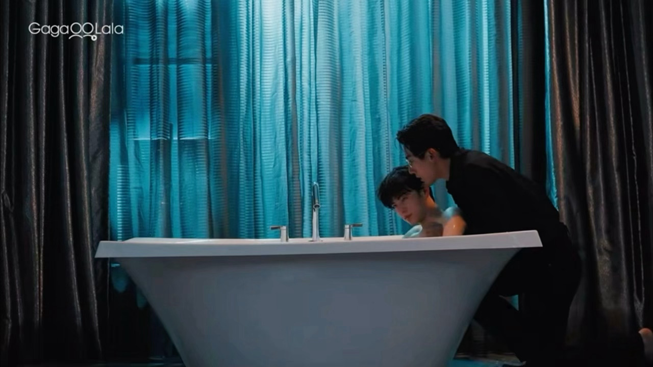 谁懂双程这段有多好笑。。。不像霸总担心他的心肝也不像小受受因为被囚禁失去希望。。