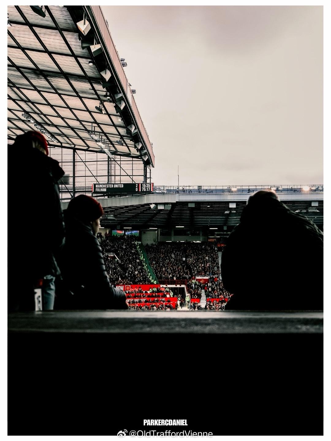 抱歉今晚看王一博💚刷屏了，来一波曼联吧🔴⚪️⚫️老特拉福德摄影 