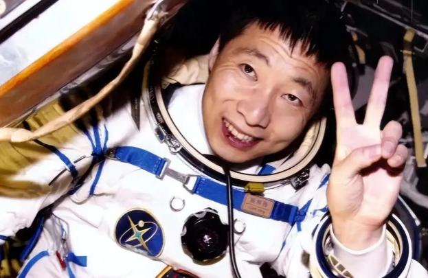 [玫瑰]杨利伟为什么没有再上一次太空？其实杨利伟能够活着回到地面已经是非常的幸运
