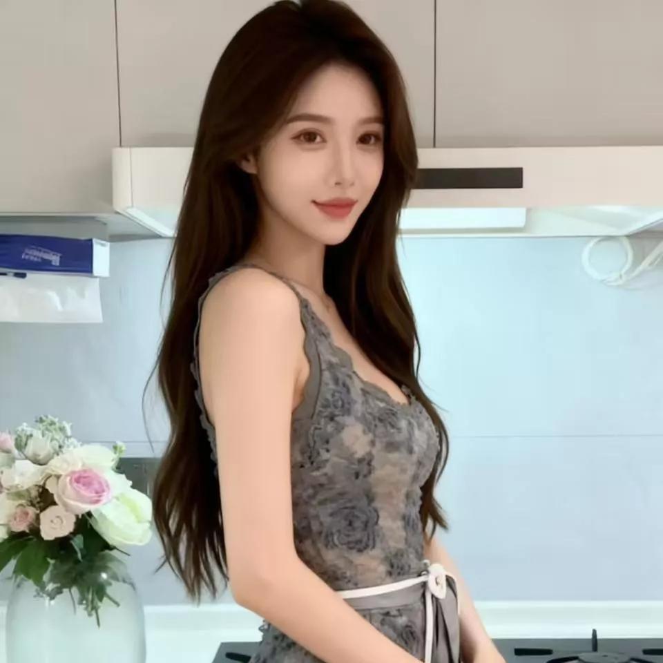 甜美花裙少女，厨房里的优雅时光。温柔花裙少女 厨房里的少女 厨房女神 厨房里的女