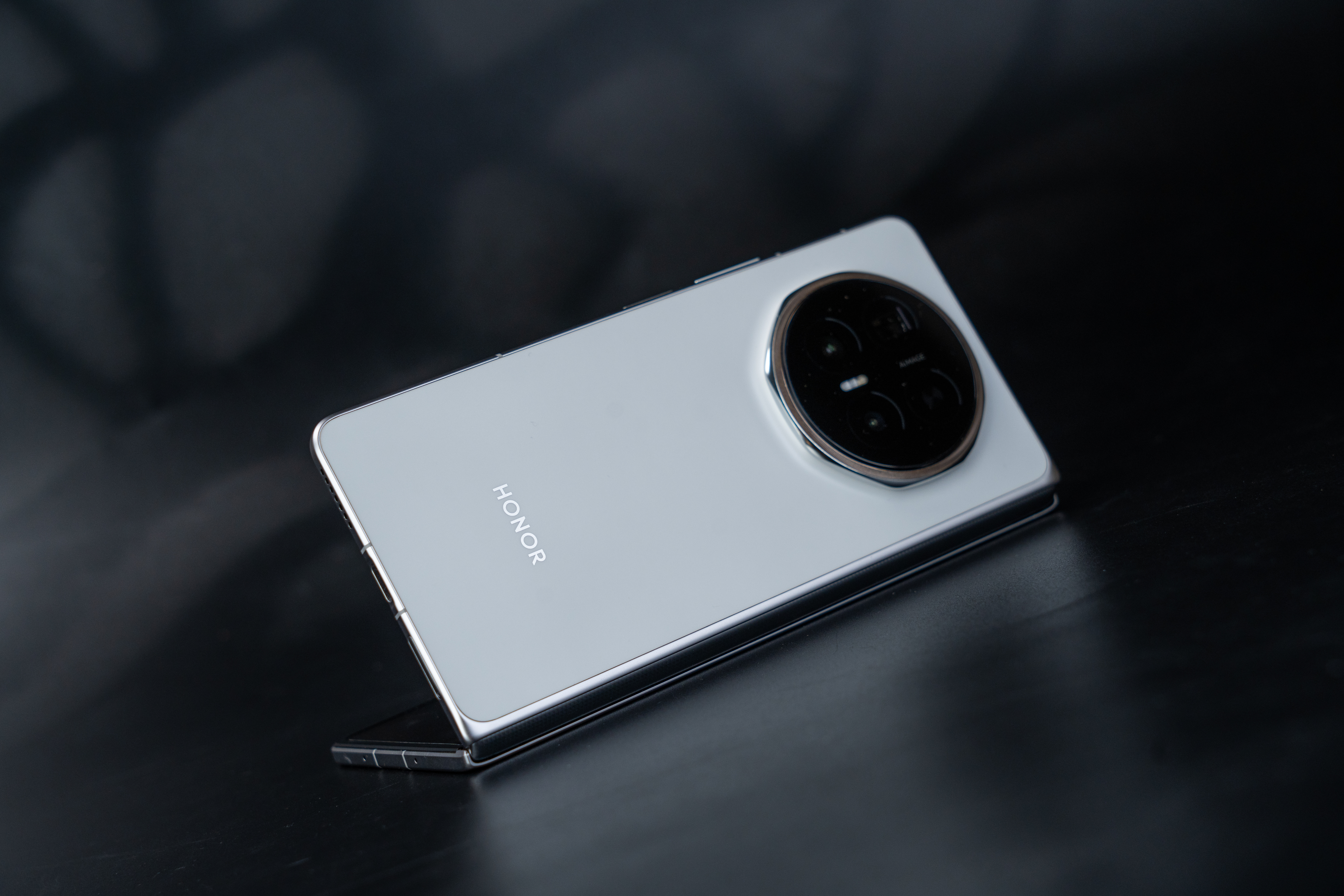 荣耀涨价各个厂商都会涨价，可以来看看荣耀Magic V6，加量加价也不多