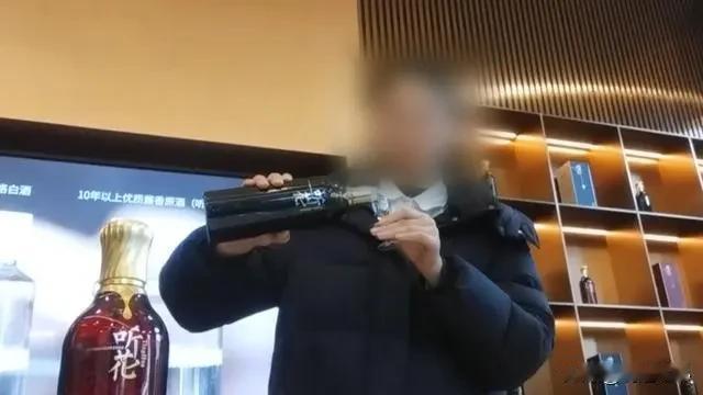 又一起“假酒”事件被曝光，这酒打着“喝了能回春”的口号，高价欺骗了无数消费者！
