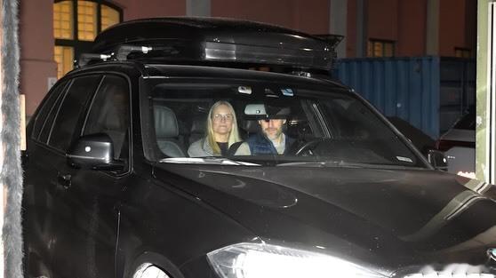 挪威王室 🇳🇴2月12日，挪威王储妃梅特–玛丽特再次前往奥斯陆拘留中心，探望